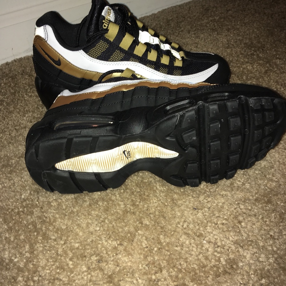 Last 2 Nike Air Max 95 OG Black Metallic Gold - Picture 8 of 8